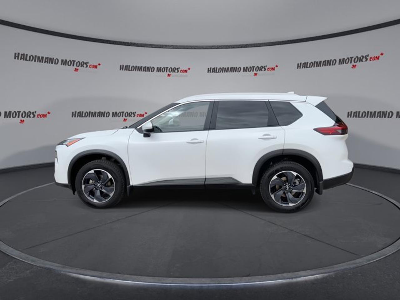 2024 Nissan Rogue SV AWD | Panoramic Sunroof | No accidents Photo4