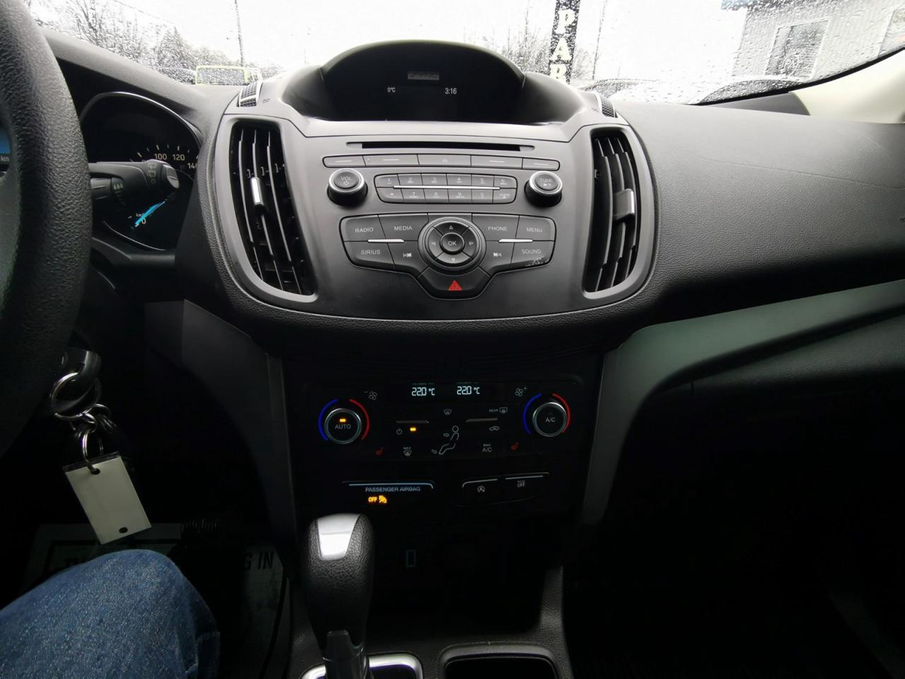 2017 Ford Escape SE Photo