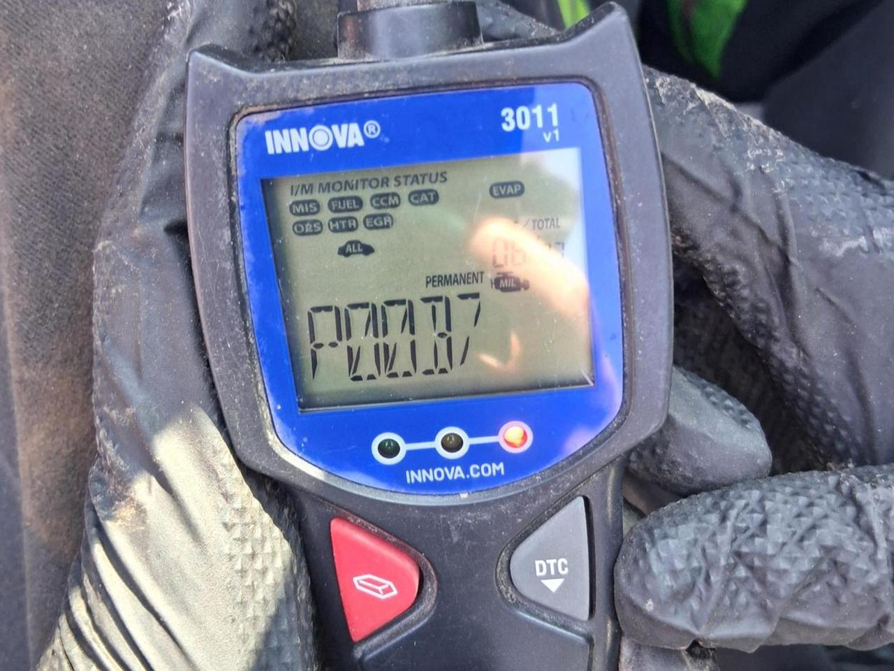 13736495