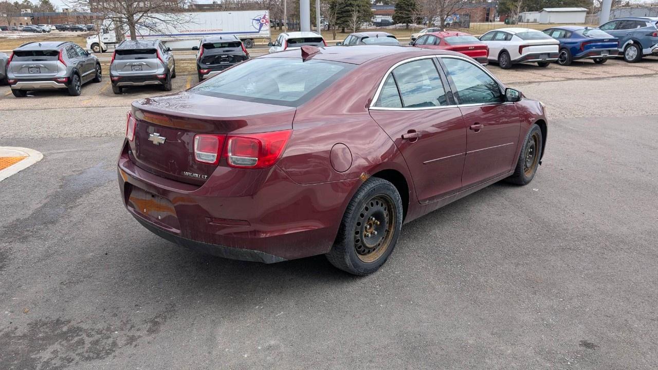 2015 Chevrolet Malibu 4dr Sdn LT w/1LT Photo4