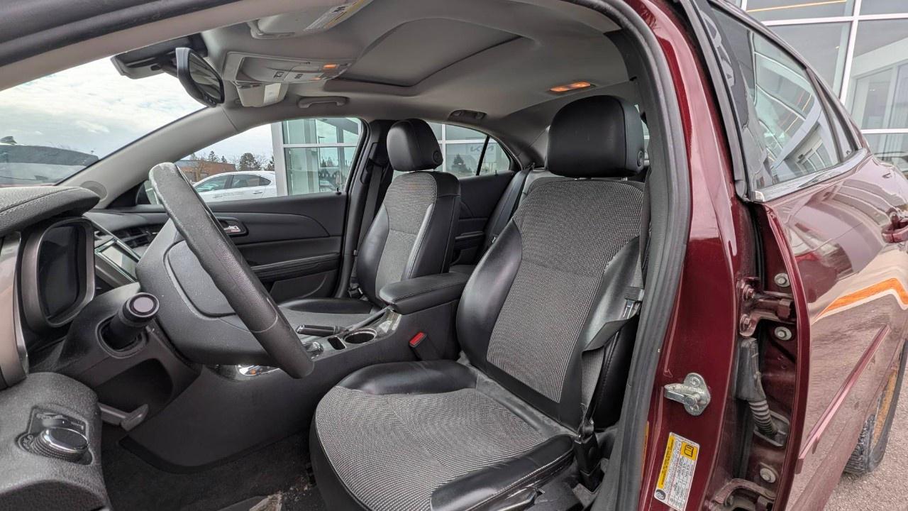 2015 Chevrolet Malibu 4dr Sdn LT w/1LT Photo