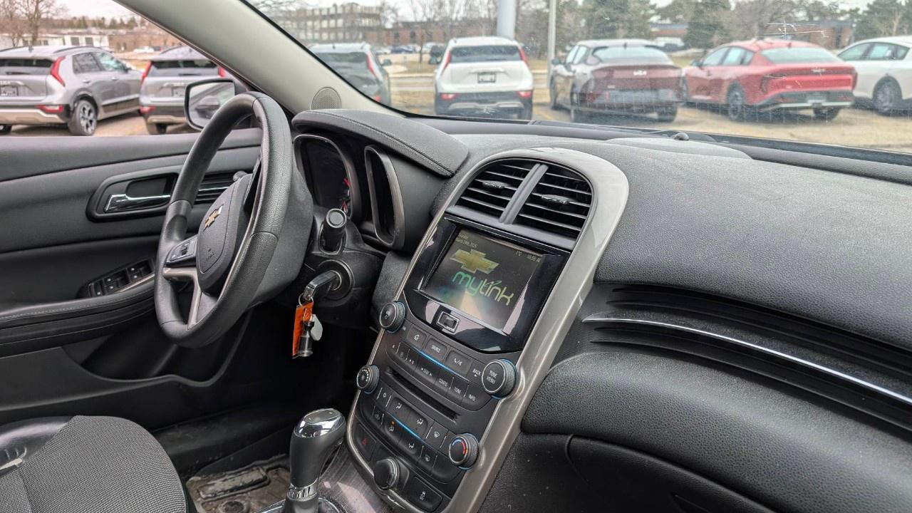 2015 Chevrolet Malibu 4dr Sdn LT w/1LT Photo
