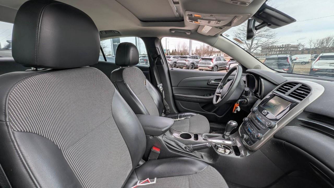 2015 Chevrolet Malibu 4dr Sdn LT w/1LT Photo