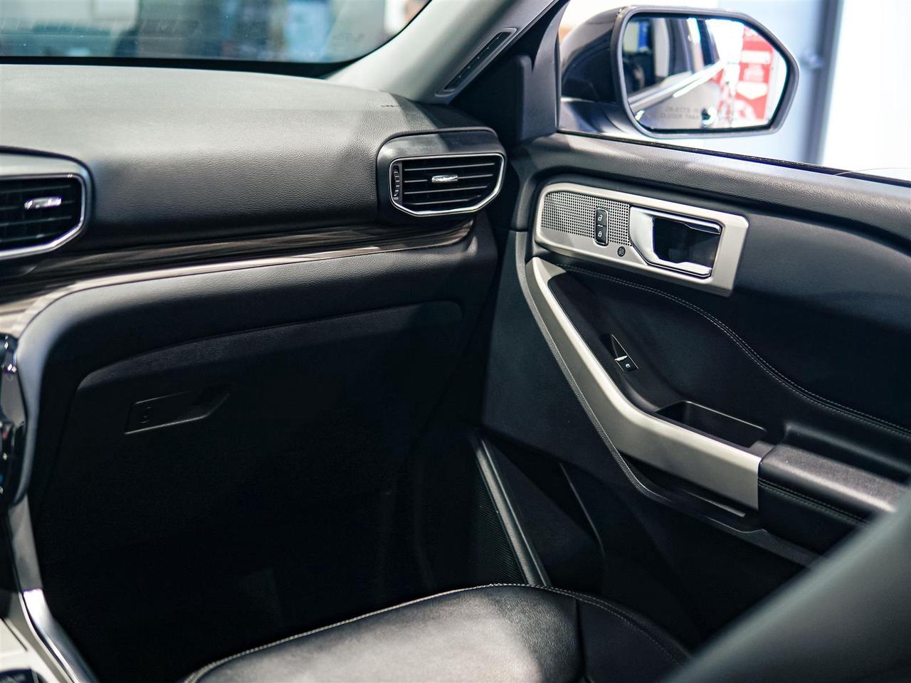 2021 Ford Explorer LIMITED | 4WD | NO ACCIDENTS | CAPTAIN PKG Photo