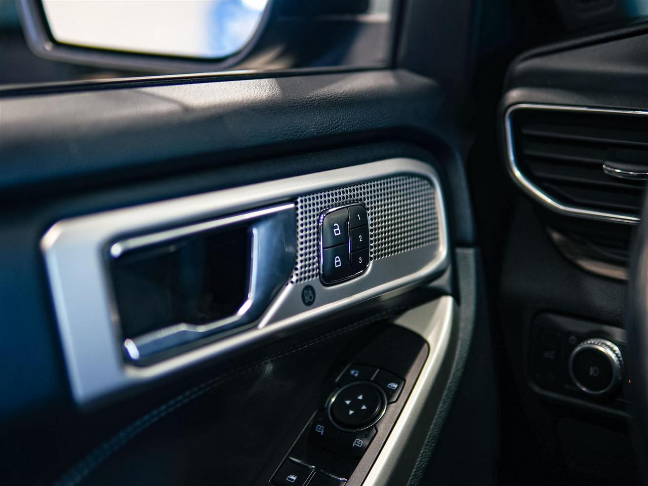 2021 Ford Explorer LIMITED | 4WD | NO ACCIDENTS | CAPTAIN PKG Photo