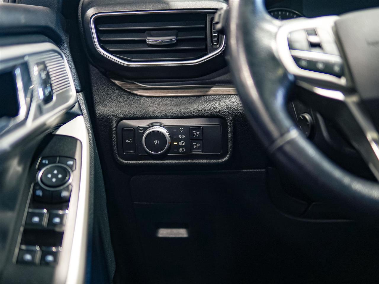 2021 Ford Explorer LIMITED | 4WD | NO ACCIDENTS | CAPTAIN PKG Photo