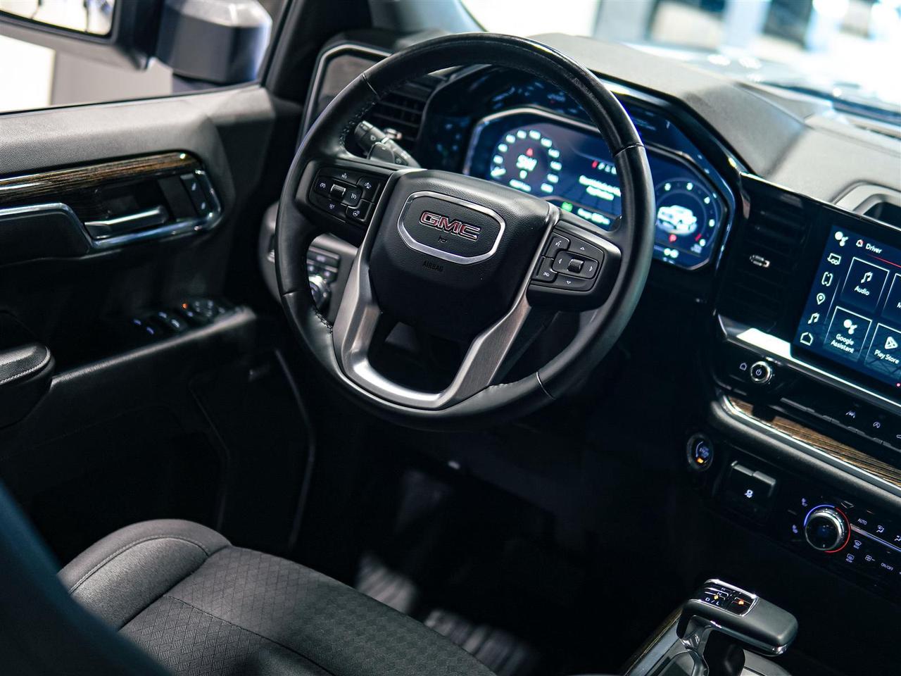 2024 GMC Sierra 1500 ELEVATION CREW CAB | 4X4 | PREF PKG | 5.3 V8 | NO ACCIDENTS Photo