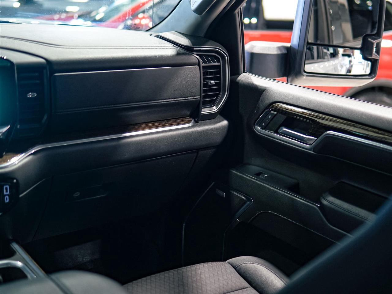2024 GMC Sierra 1500 ELEVATION CREW CAB | 4X4 | PREF PKG | 5.3 V8 | NO ACCIDENTS Photo