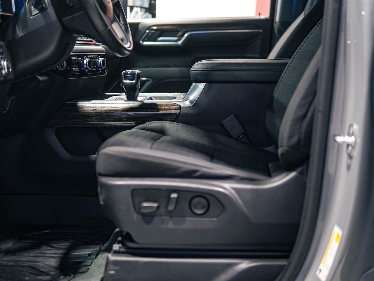 2024 GMC Sierra 1500 ELEVATION CREW CAB | 4X4 | PREF PKG | 5.3 V8 | NO ACCIDENTS Photo