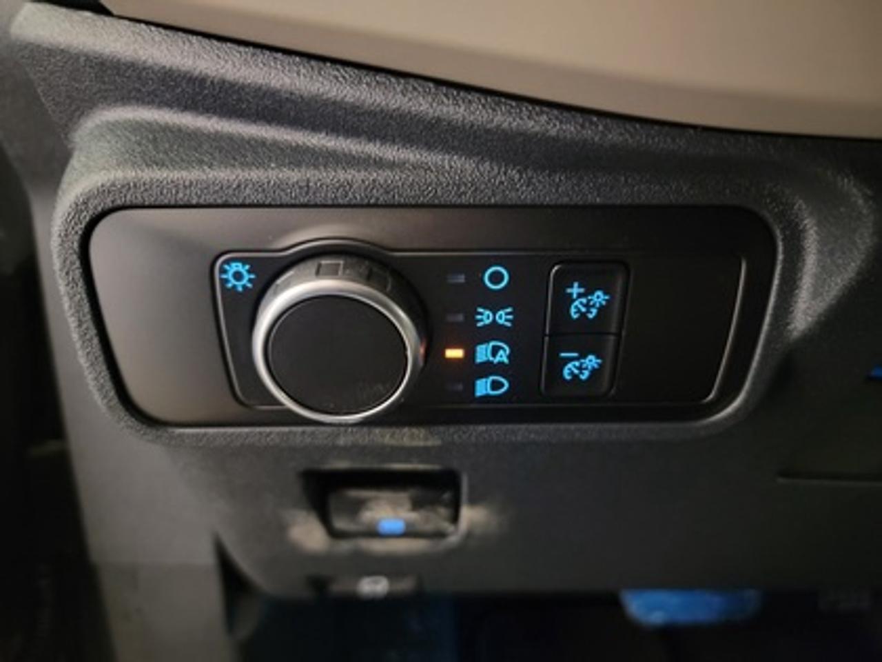 13737320