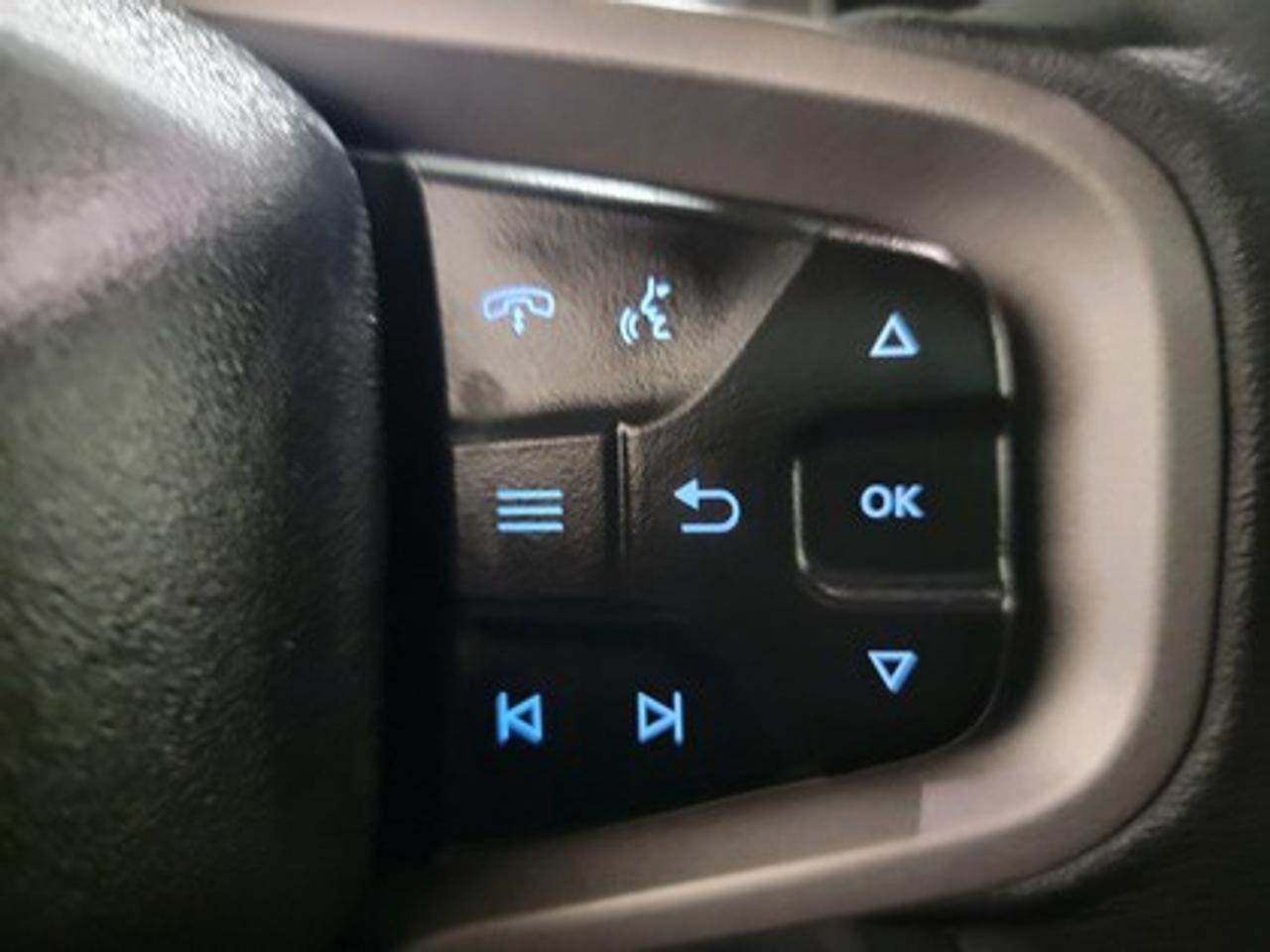 13737320