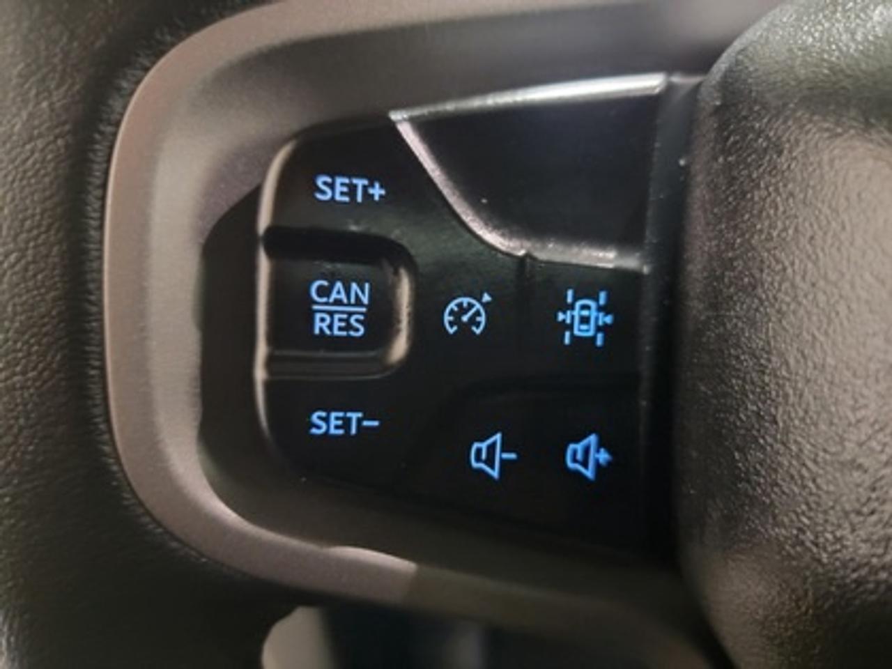 13737320
