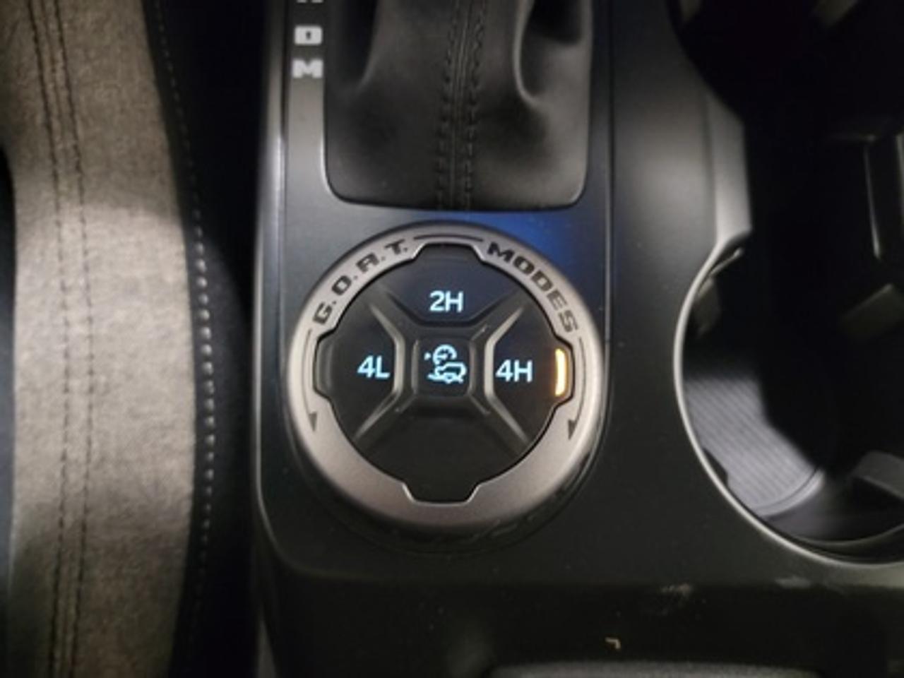 13737320