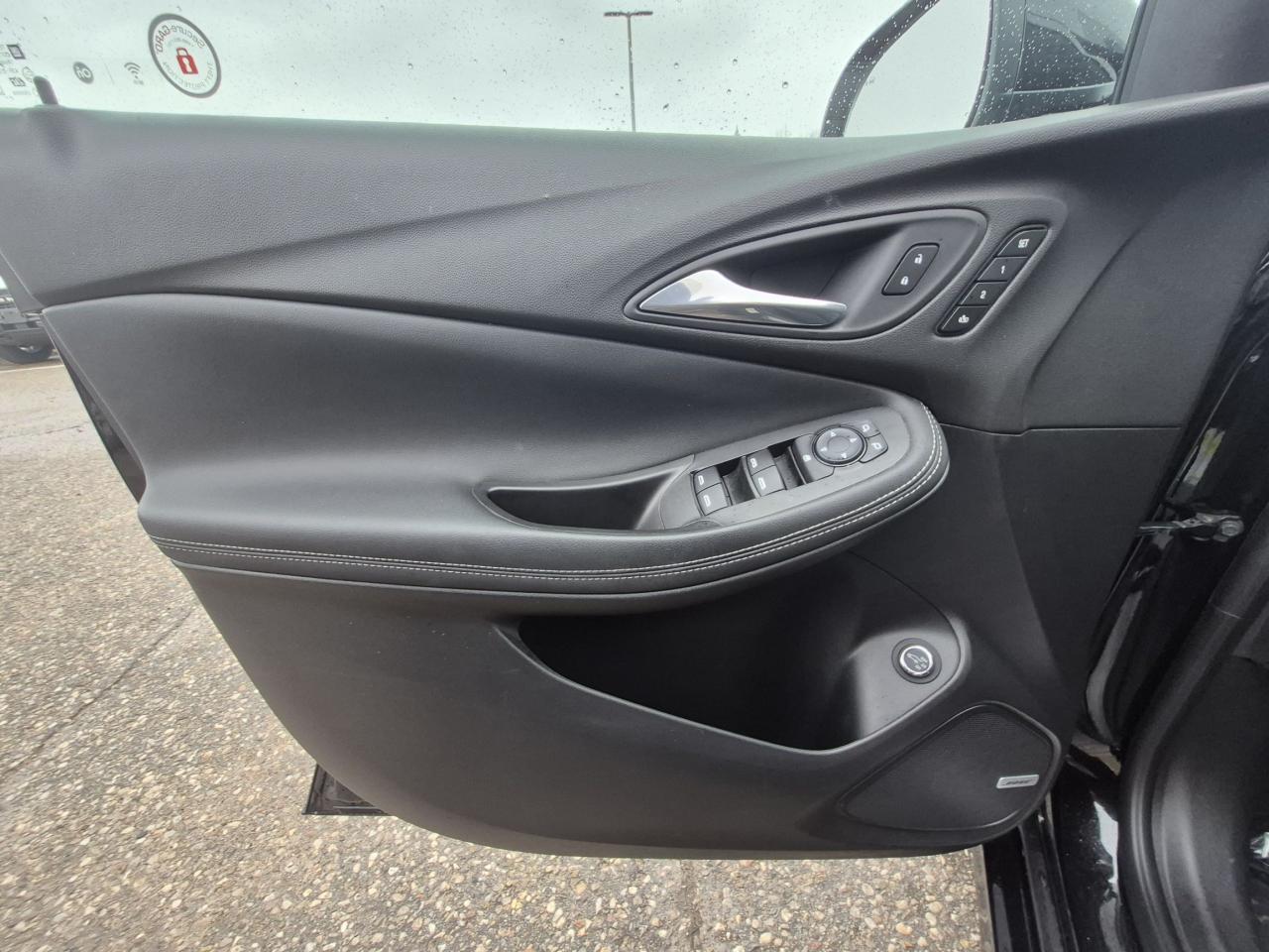 2022 Buick Encore GX, AWD, LOCAL TRADE, WINTERS ON RIMS INCLUDED! Photo