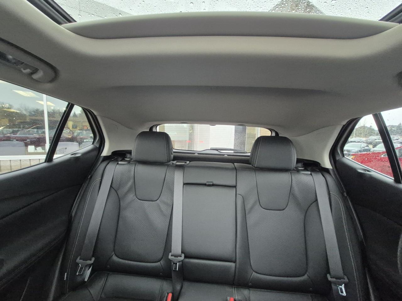 2022 Buick Encore GX, AWD, LOCAL TRADE, WINTERS ON RIMS INCLUDED! Photo