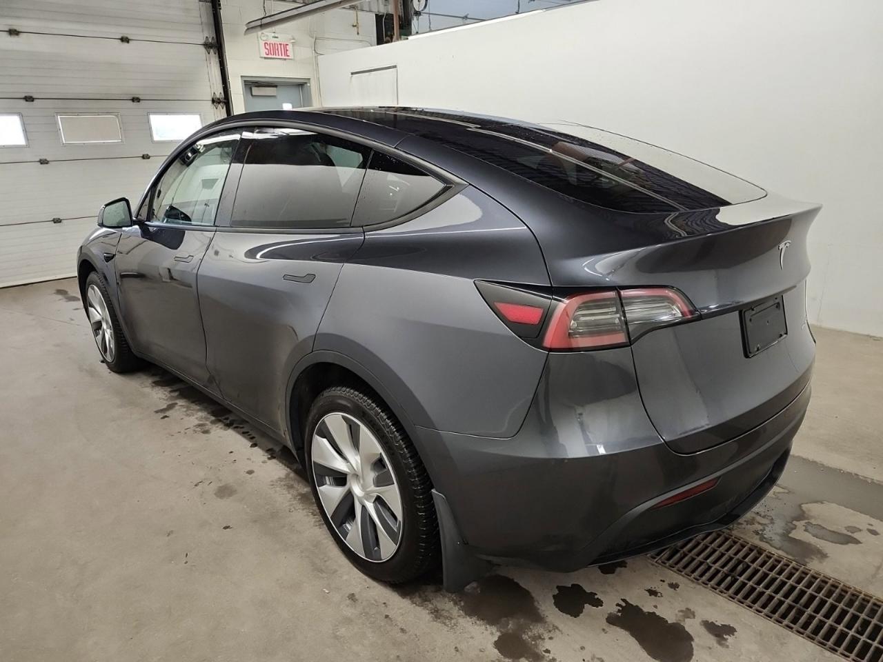 2023 Tesla Model Y LONG RANGE Photo