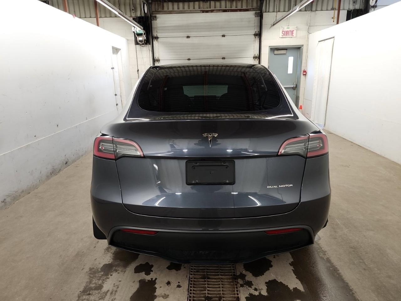 2023 Tesla Model Y LONG RANGE Photo4