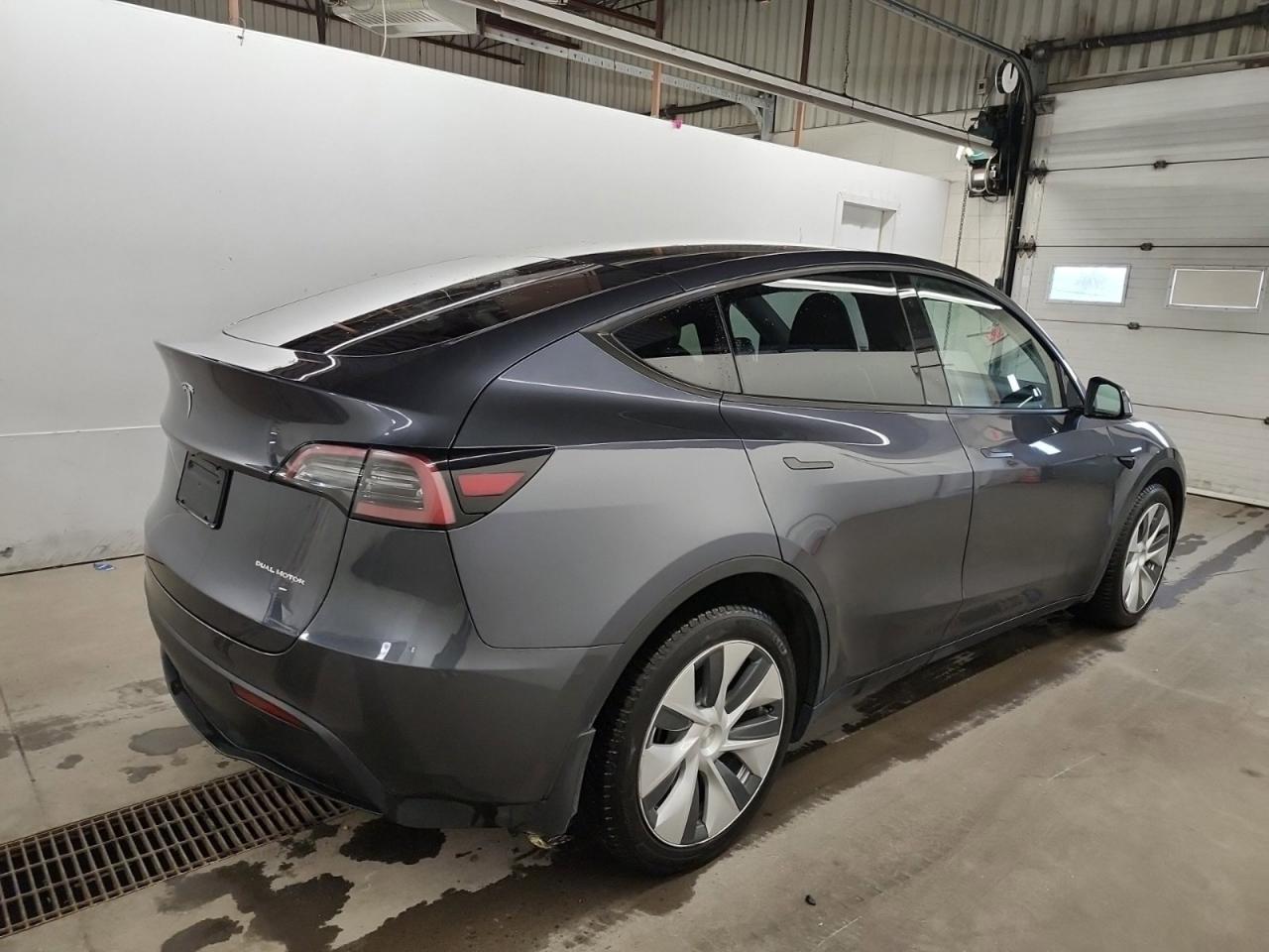 2023 Tesla Model Y LONG RANGE Photo3