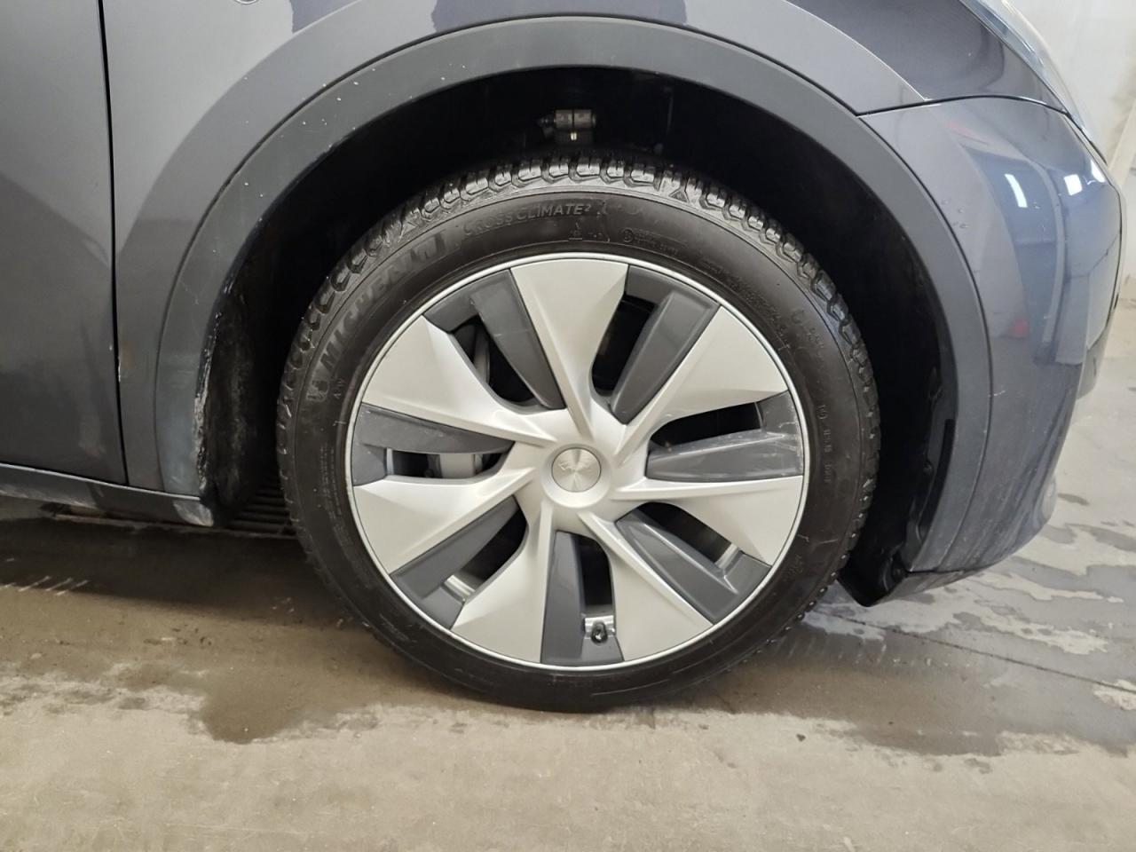 2023 Tesla Model Y LONG RANGE Photo