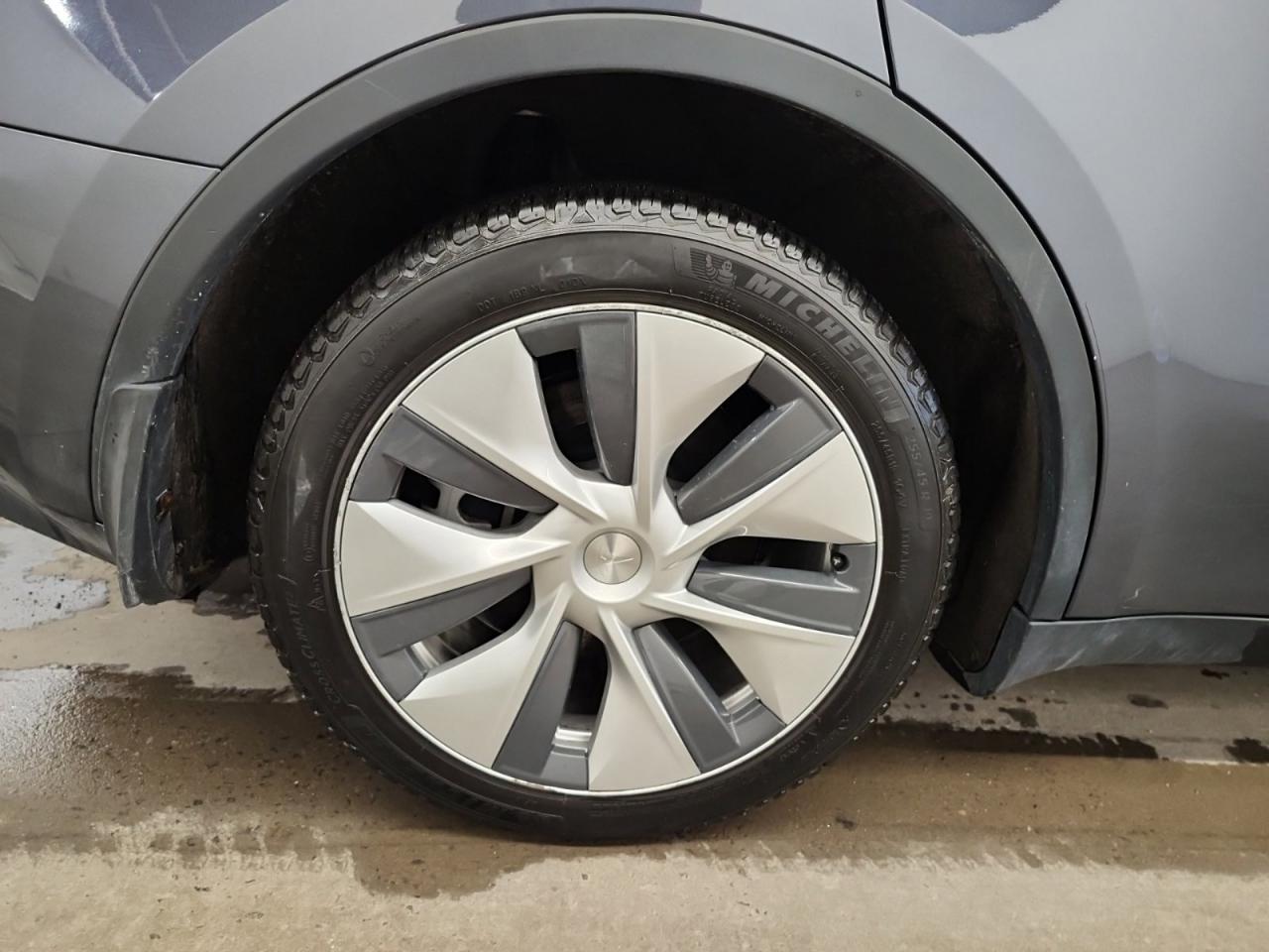 2023 Tesla Model Y LONG RANGE Photo