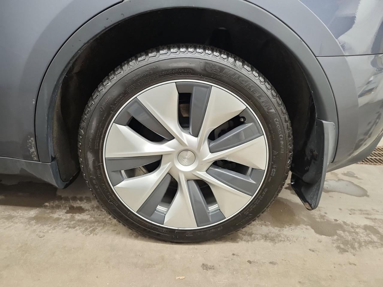 2023 Tesla Model Y LONG RANGE Photo