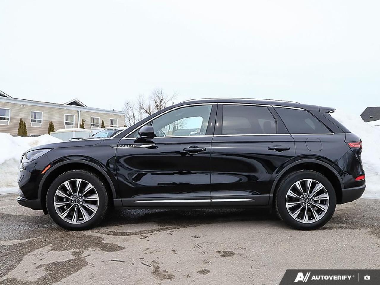 2022 Lincoln Corsair Reserve,AWD,LOW KM'S,NAVI,PANO,PWR T/GATE,LEATHER Photo