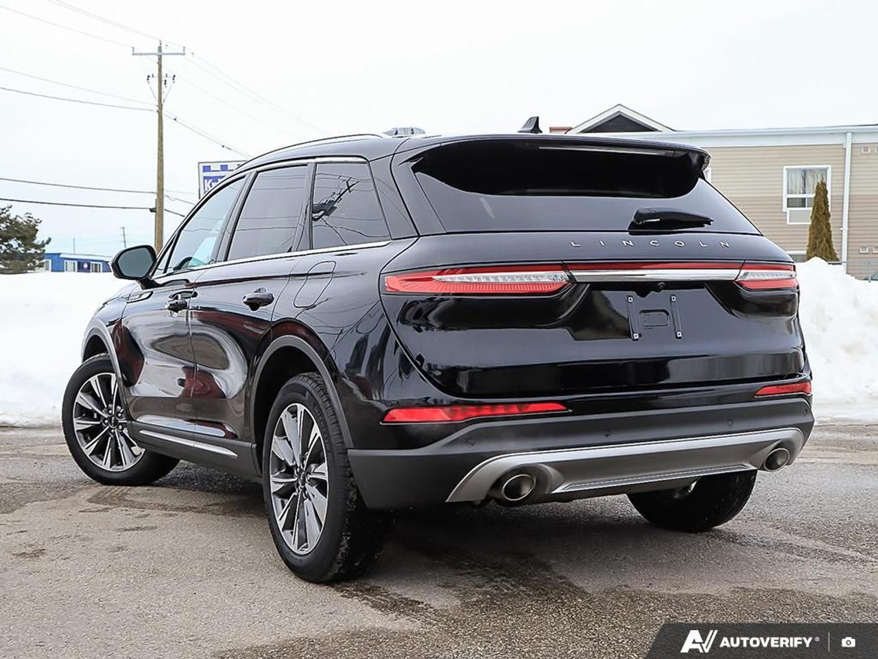 2022 Lincoln Corsair Reserve,AWD,LOW KM'S,NAVI,PANO,PWR T/GATE,LEATHER Photo3