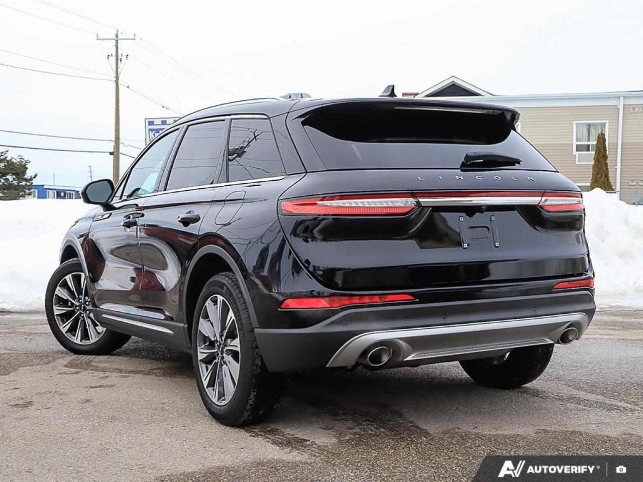 2022 Lincoln Corsair Reserve,AWD,LOW KM'S,NAVI,PANO,PWR T/GATE,LEATHER Photo