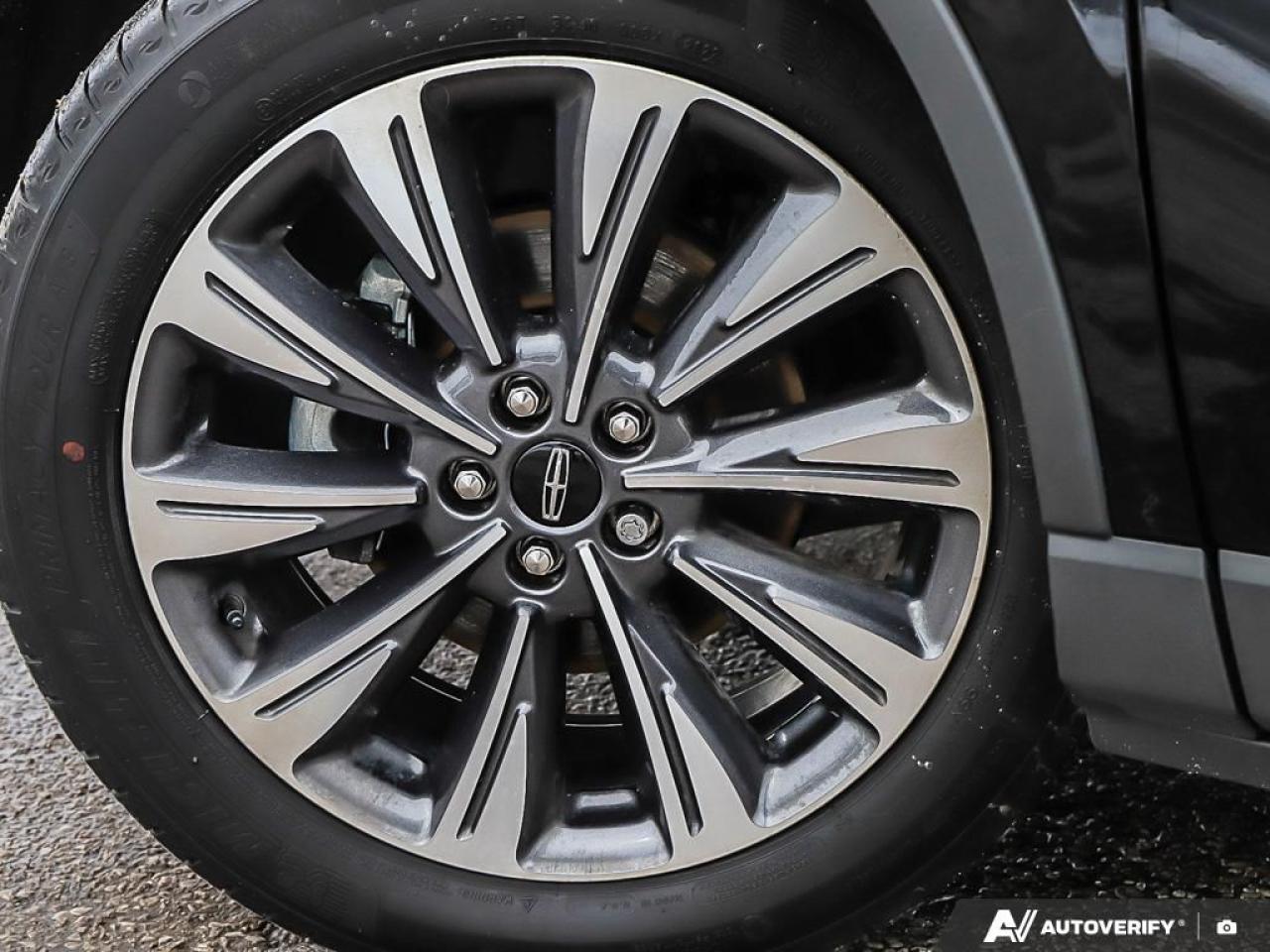 2022 Lincoln Corsair Reserve,AWD,LOW KM'S,NAVI,PANO,PWR T/GATE,LEATHER Photo