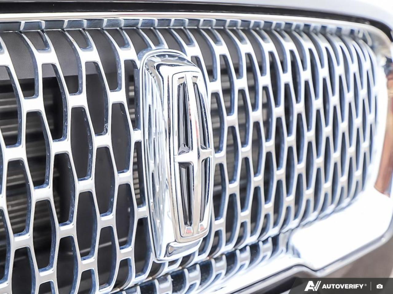 2022 Lincoln Corsair Reserve,AWD,LOW KM'S,NAVI,PANO,PWR T/GATE,LEATHER Photo