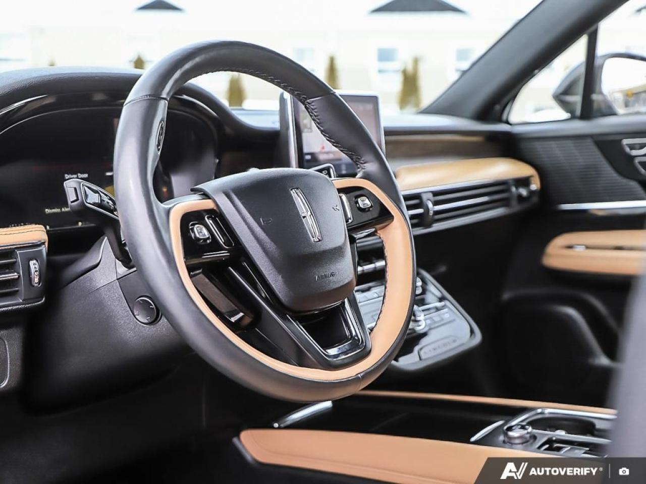 2022 Lincoln Corsair Reserve,AWD,LOW KM'S,NAVI,PANO,PWR T/GATE,LEATHER Photo