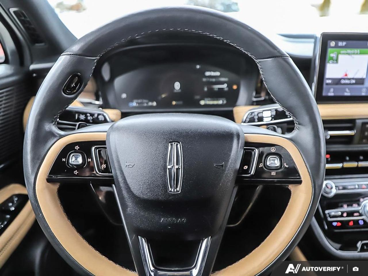 2022 Lincoln Corsair Reserve,AWD,LOW KM'S,NAVI,PANO,PWR T/GATE,LEATHER Photo