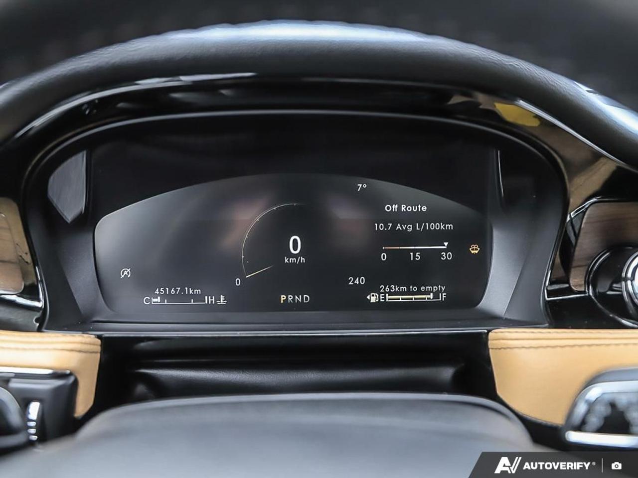 2022 Lincoln Corsair Reserve,AWD,LOW KM'S,NAVI,PANO,PWR T/GATE,LEATHER Photo