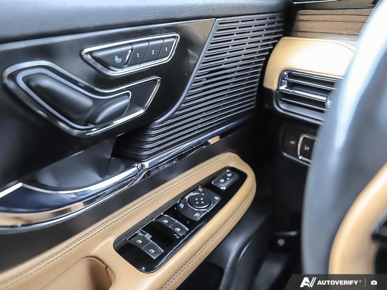 2022 Lincoln Corsair Reserve,AWD,LOW KM'S,NAVI,PANO,PWR T/GATE,LEATHER Photo