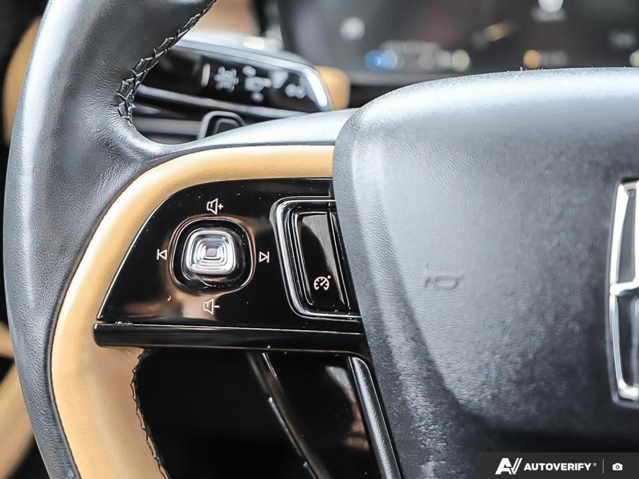 2022 Lincoln Corsair Reserve,AWD,LOW KM'S,NAVI,PANO,PWR T/GATE,LEATHER Photo