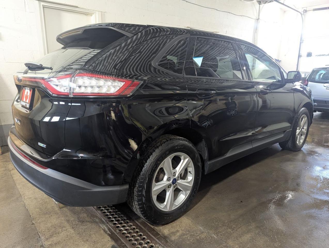 2017 Ford Edge SE AWD WITH NAVIGATION!! Photo