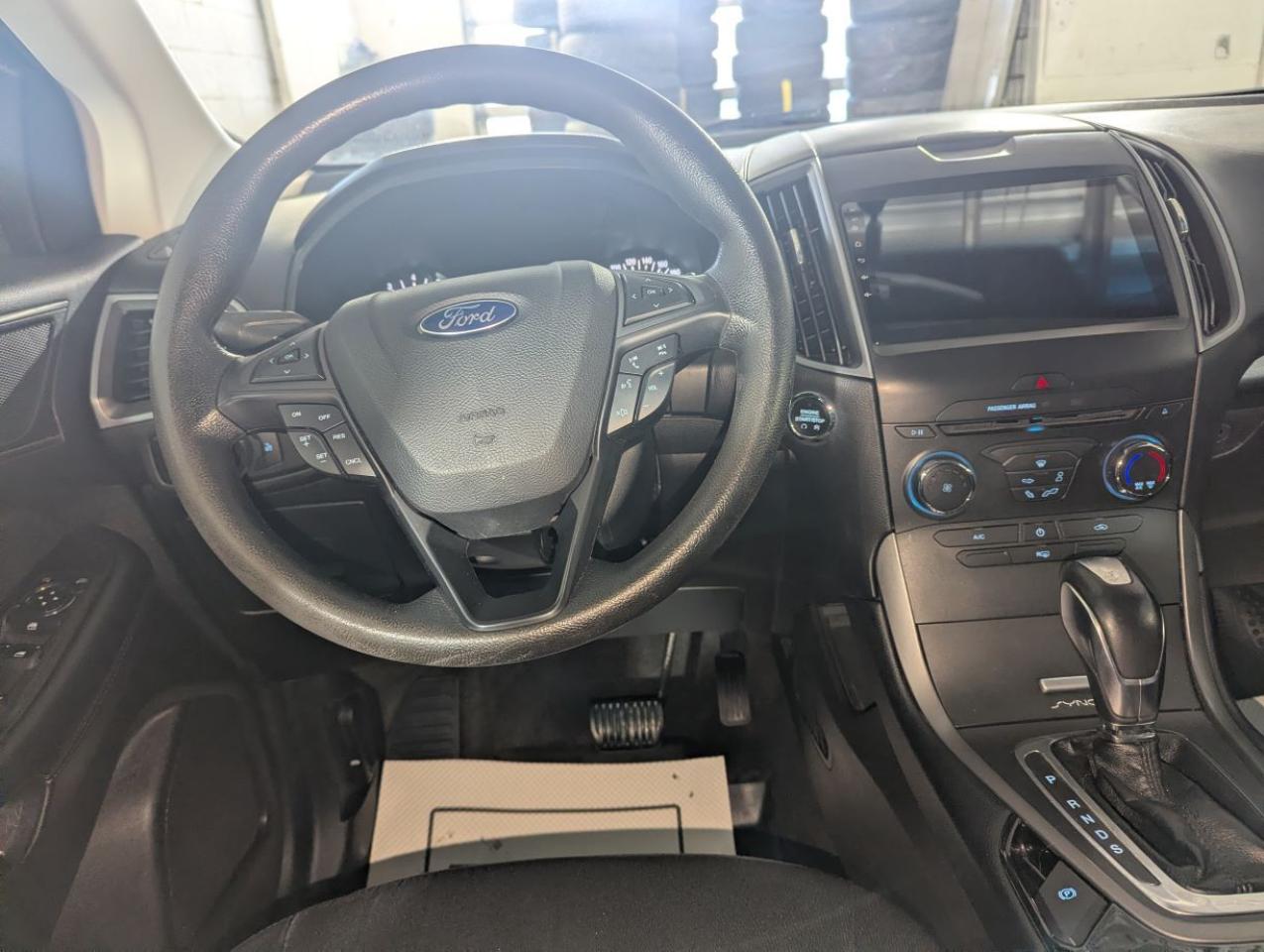 2017 Ford Edge SE AWD WITH NAVIGATION!! Photo