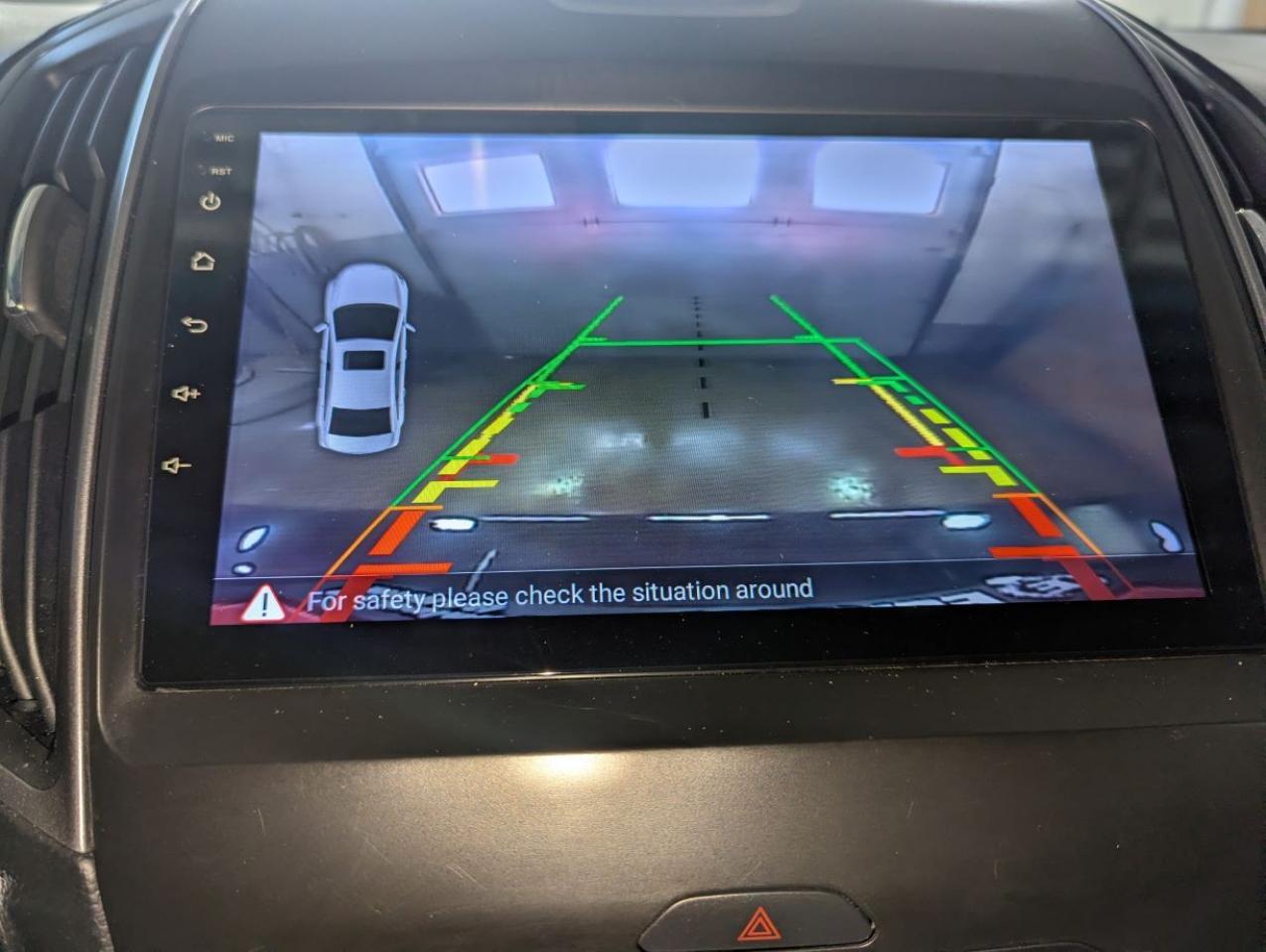 2017 Ford Edge SE AWD WITH NAVIGATION!! Photo