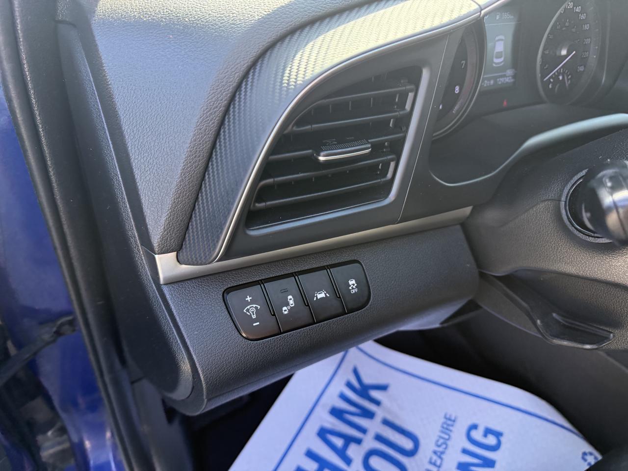 2019 Hyundai Elantra Preferred Photo4