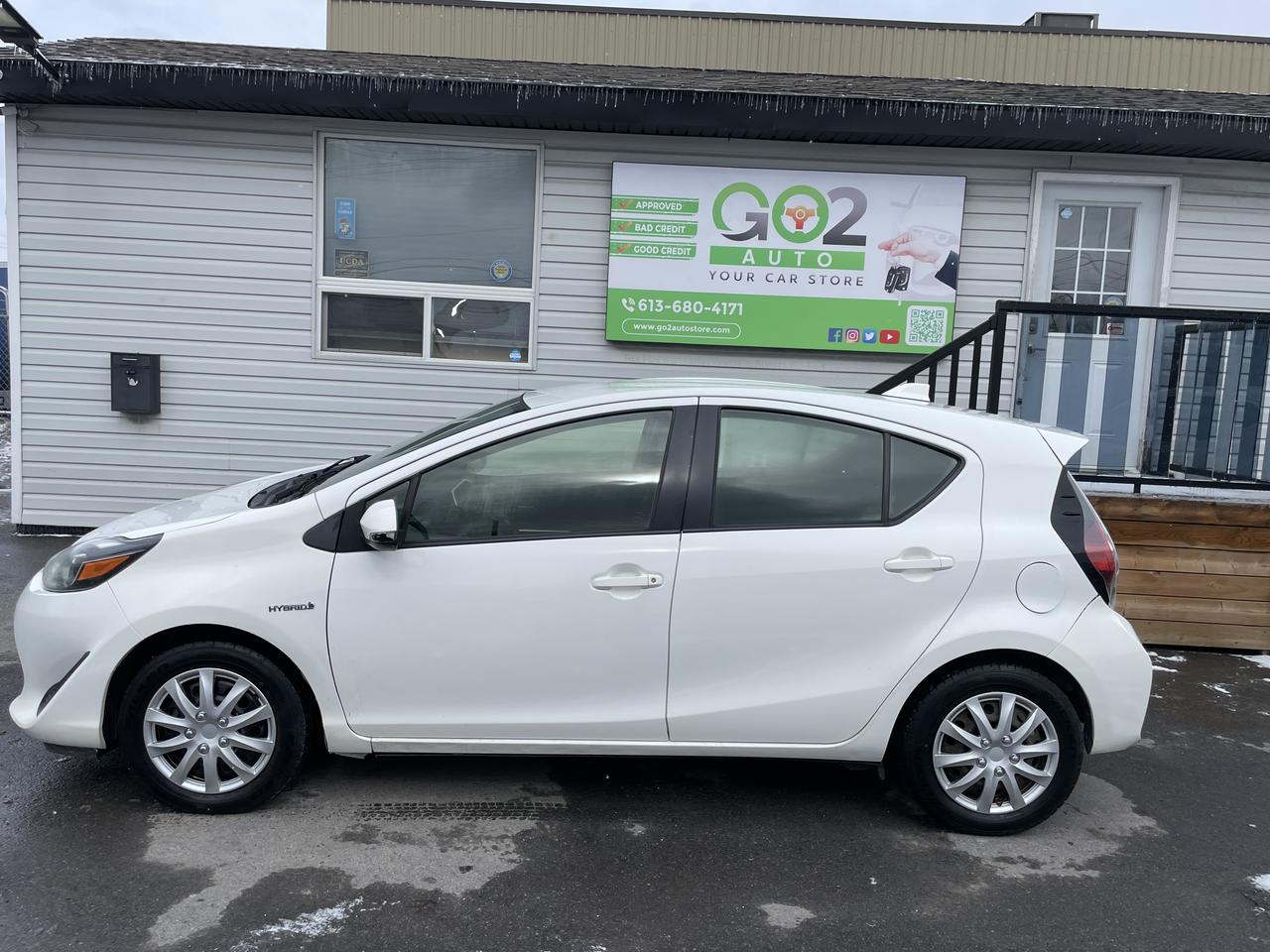 2019 Toyota Prius c Upgrade Photo3