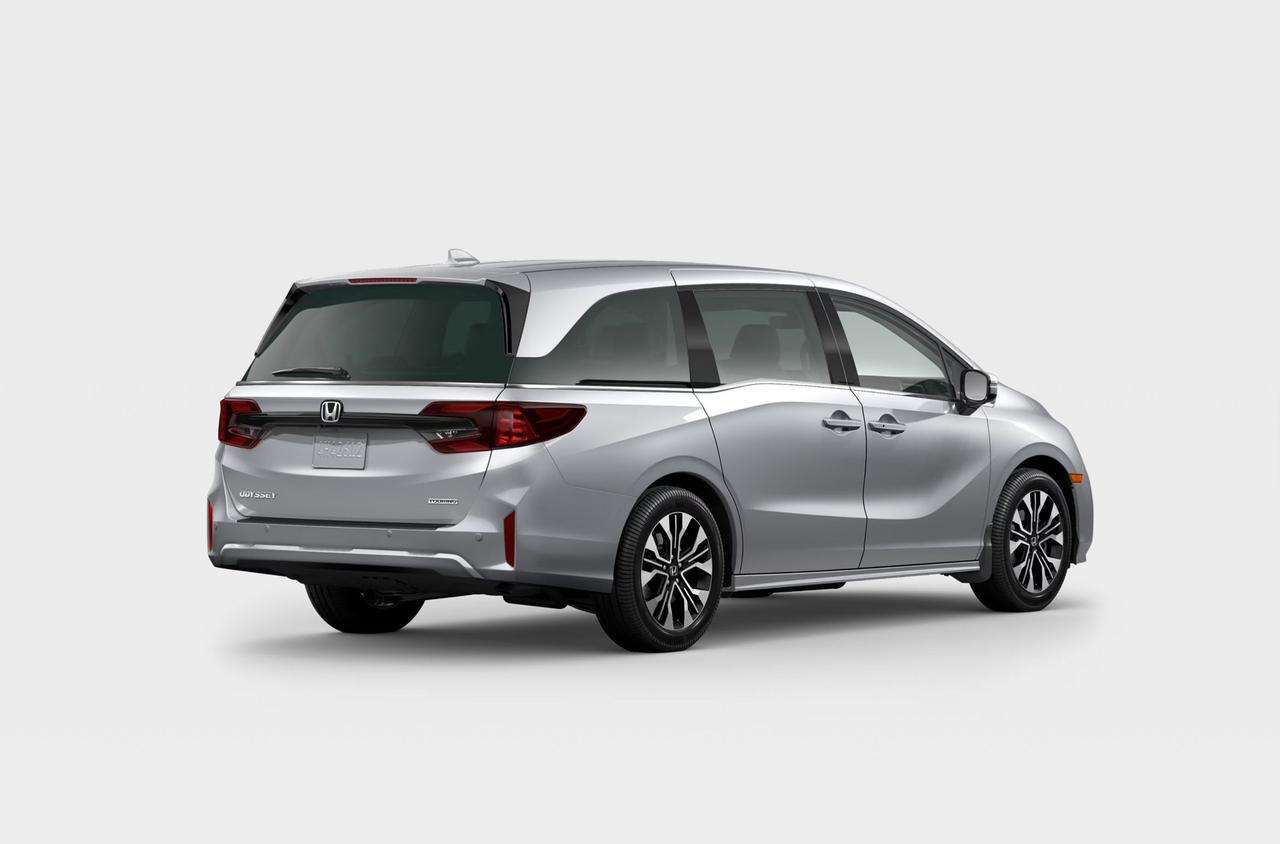 2026 Honda Odyssey Touring Photo2