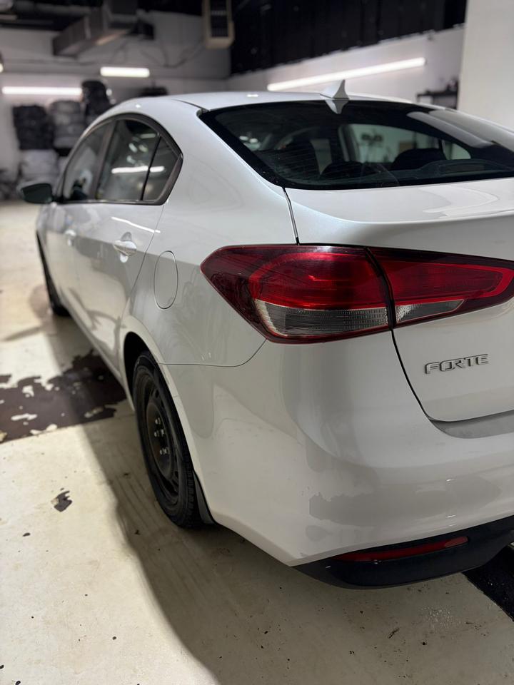 2017 Kia Forte LX Photo2