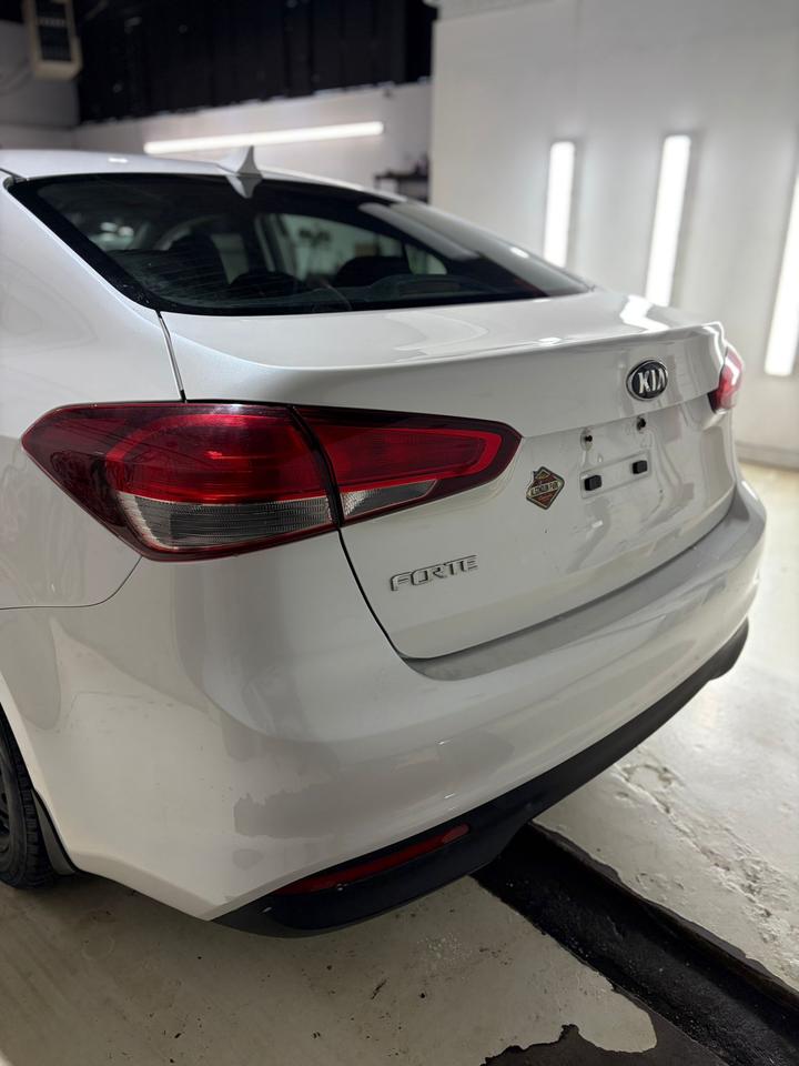 2017 Kia Forte LX Photo3