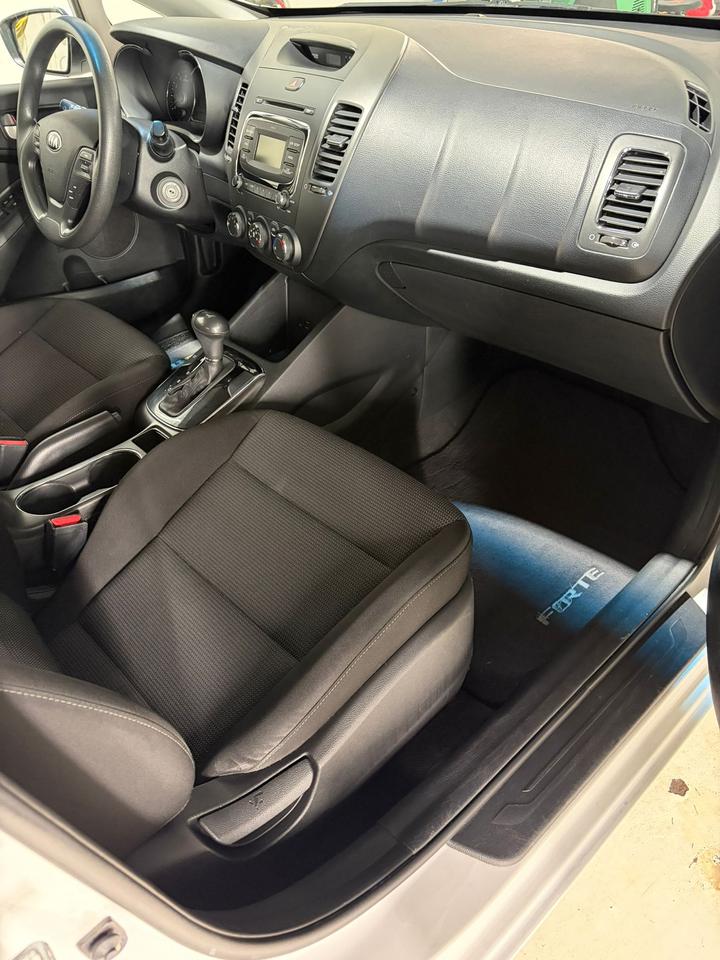 2017 Kia Forte LX Photo