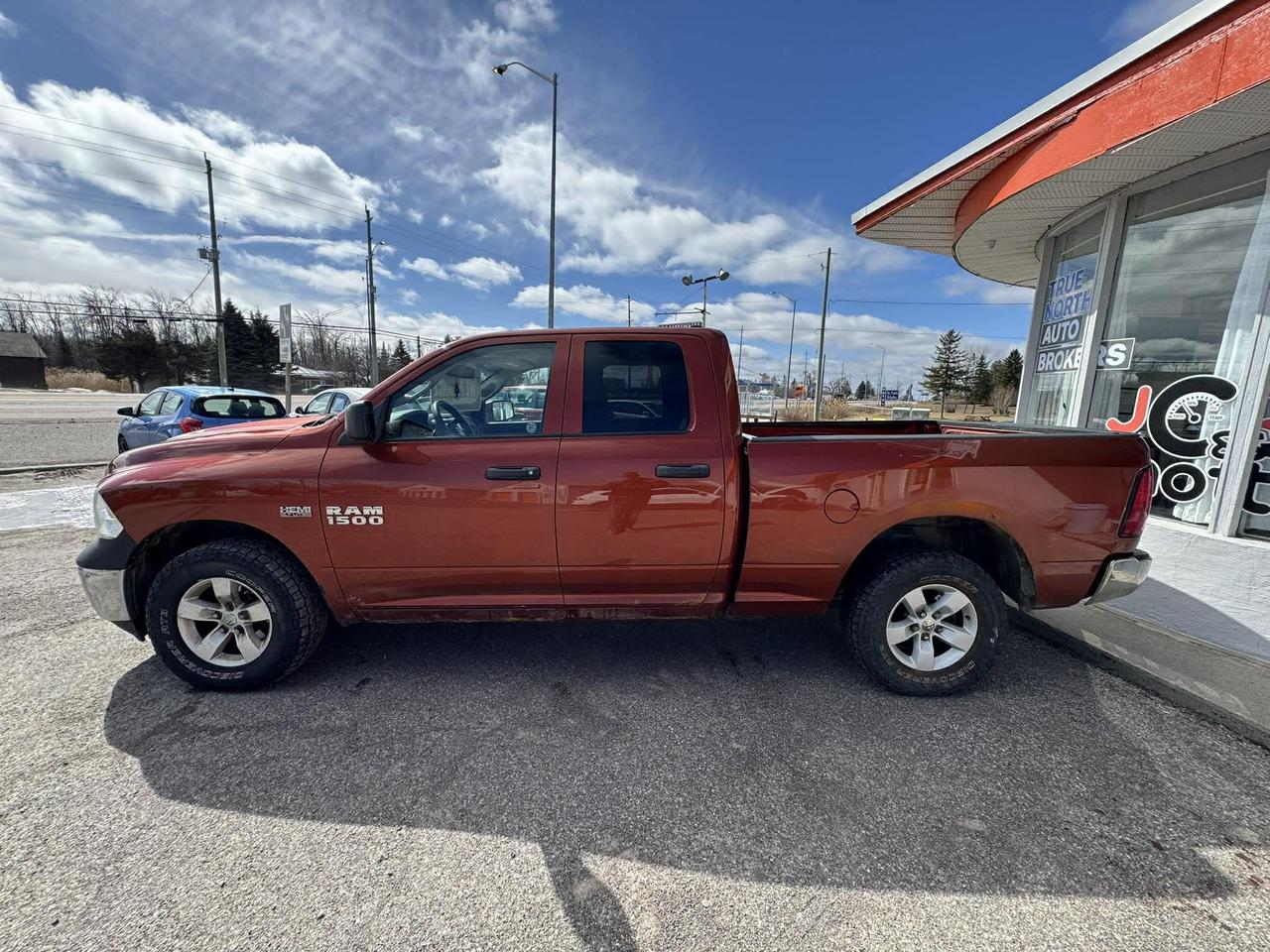 2013 RAM 1500 4WD QUAD CAB 140.5" ST - Photo #4