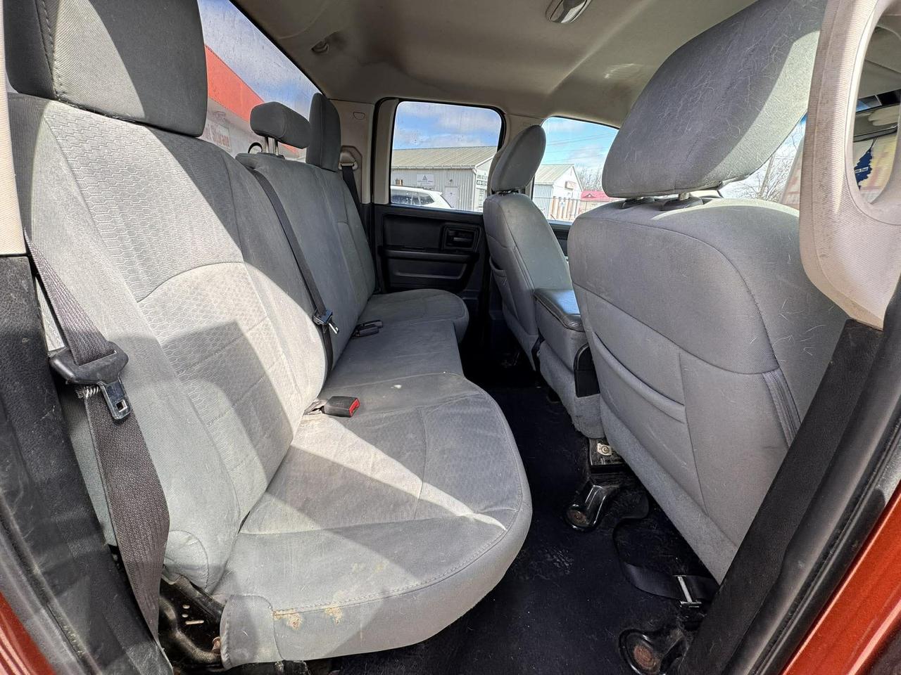 2013 RAM 1500 4WD QUAD CAB 140.5" ST - Photo #10