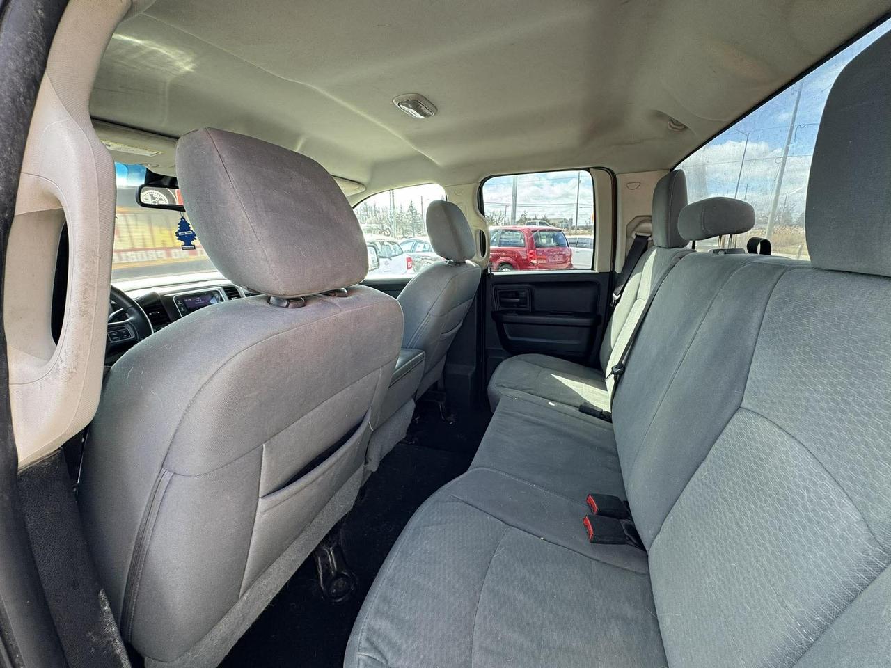 2013 RAM 1500 4WD QUAD CAB 140.5" ST - Photo #11