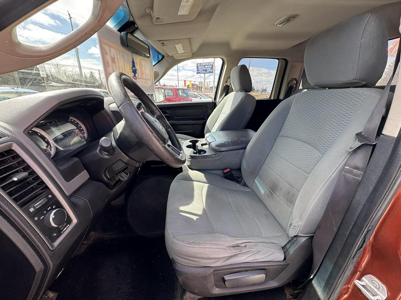 2013 RAM 1500 4WD QUAD CAB 140.5" ST - Photo #14