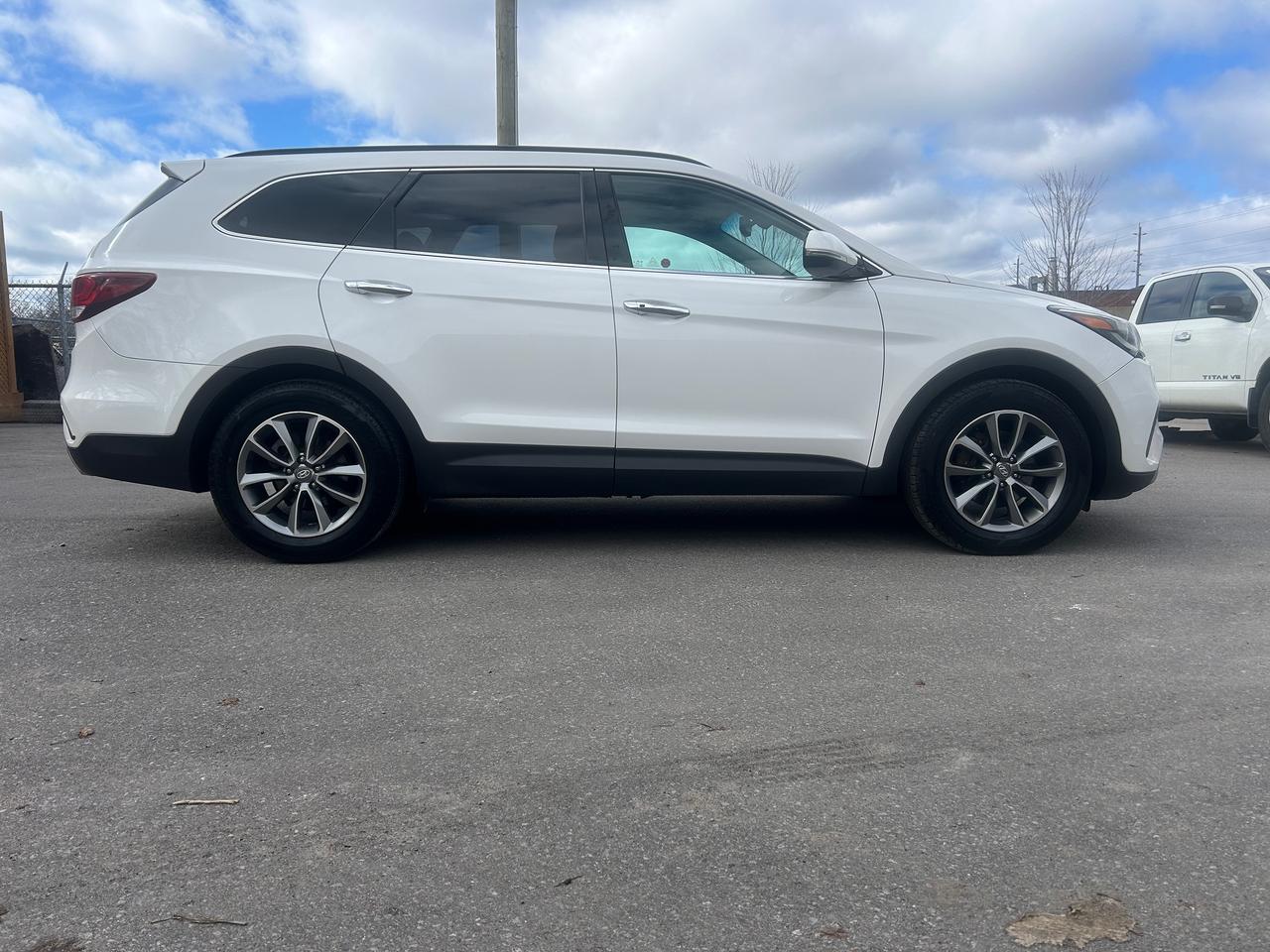 2018 Hyundai Santa Fe XL AWD LUXURY Photo