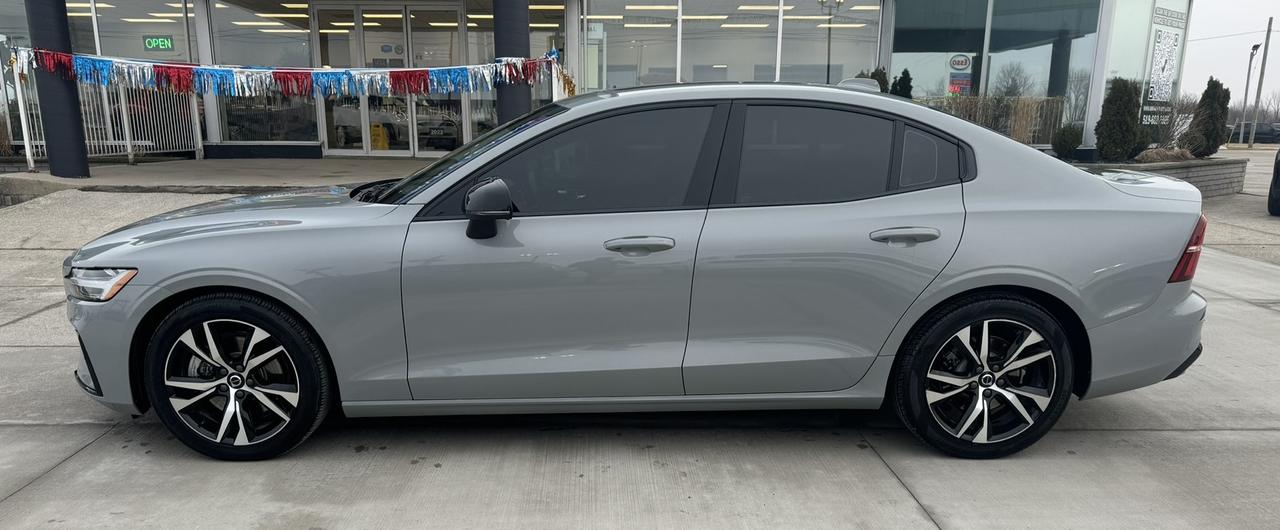 2024 Volvo S60 B5 AWD Core Dark Theme Photo